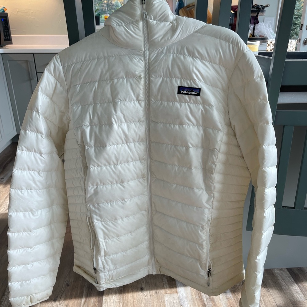 Women’s white Patagonia puffy jacket XL